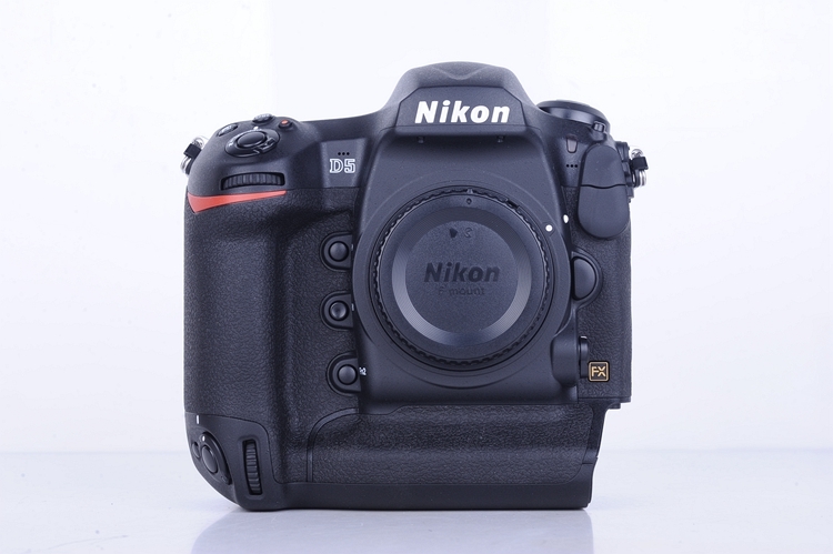 100新 nikon尼康 d5 单机 高端单反相机 全新现货xqd版本