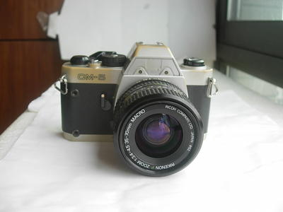 较新启侬CM--5单反相机带理光35--70mm镜头