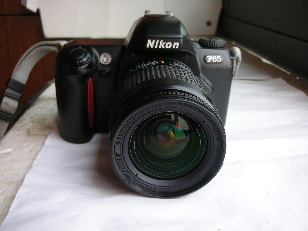 很新尼康 F65单反相机带28--80mm镜头，收藏使用