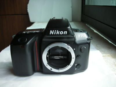 很新Nikon F70/F70D (N70)单反相机，有日期后背，收藏使用