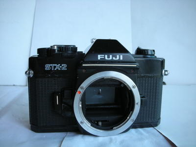 较新富士STX--2单反相机，全机械快门，收藏使用