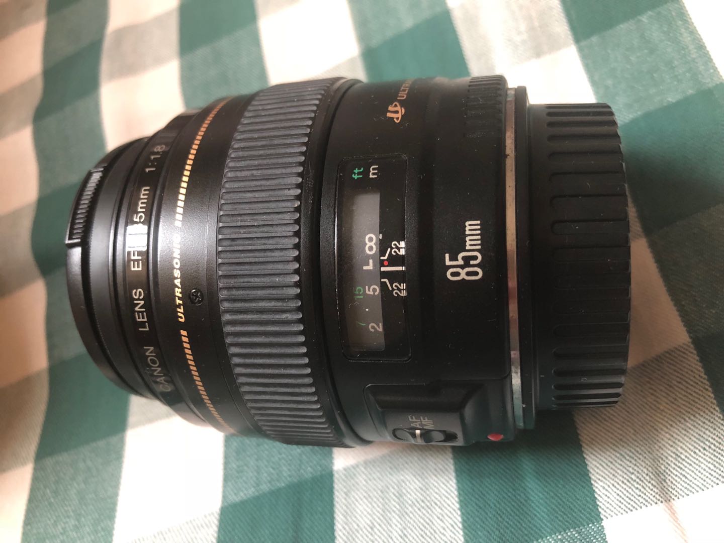 佳能85 1.8镜头EF 85mm f1.8 USM 带遮光罩和UV镜片