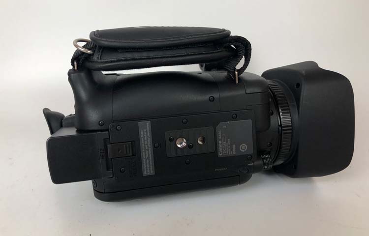 佳能XA30  出两台成色新净的佳能XA30摄像机，带话筒支架！ 