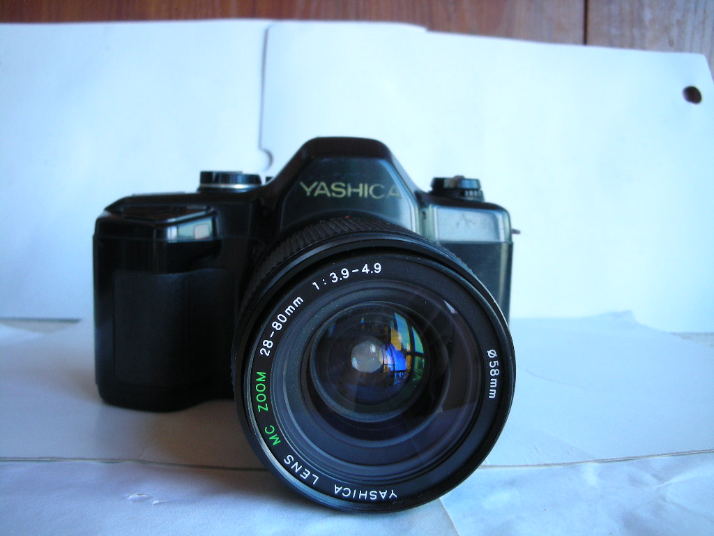 较新雅西卡FX-80单反相机带28--80mm镜头，可换聚焦片