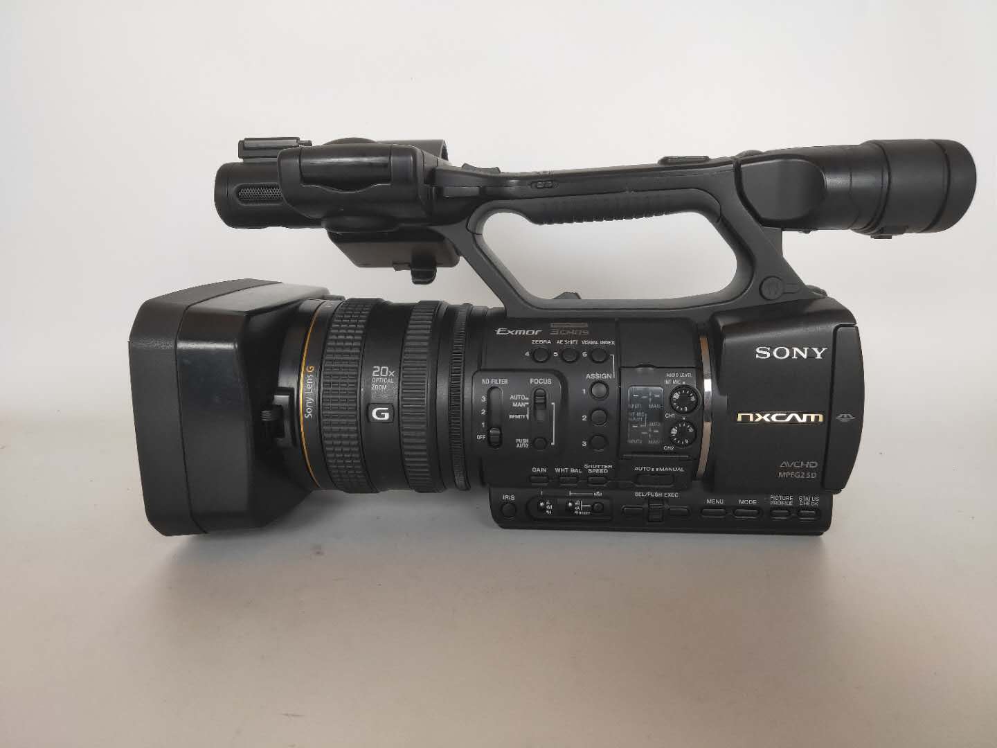 索尼 HXR-NX5C  出售一台索尼NX5C摄像机，成色很新，无拆修