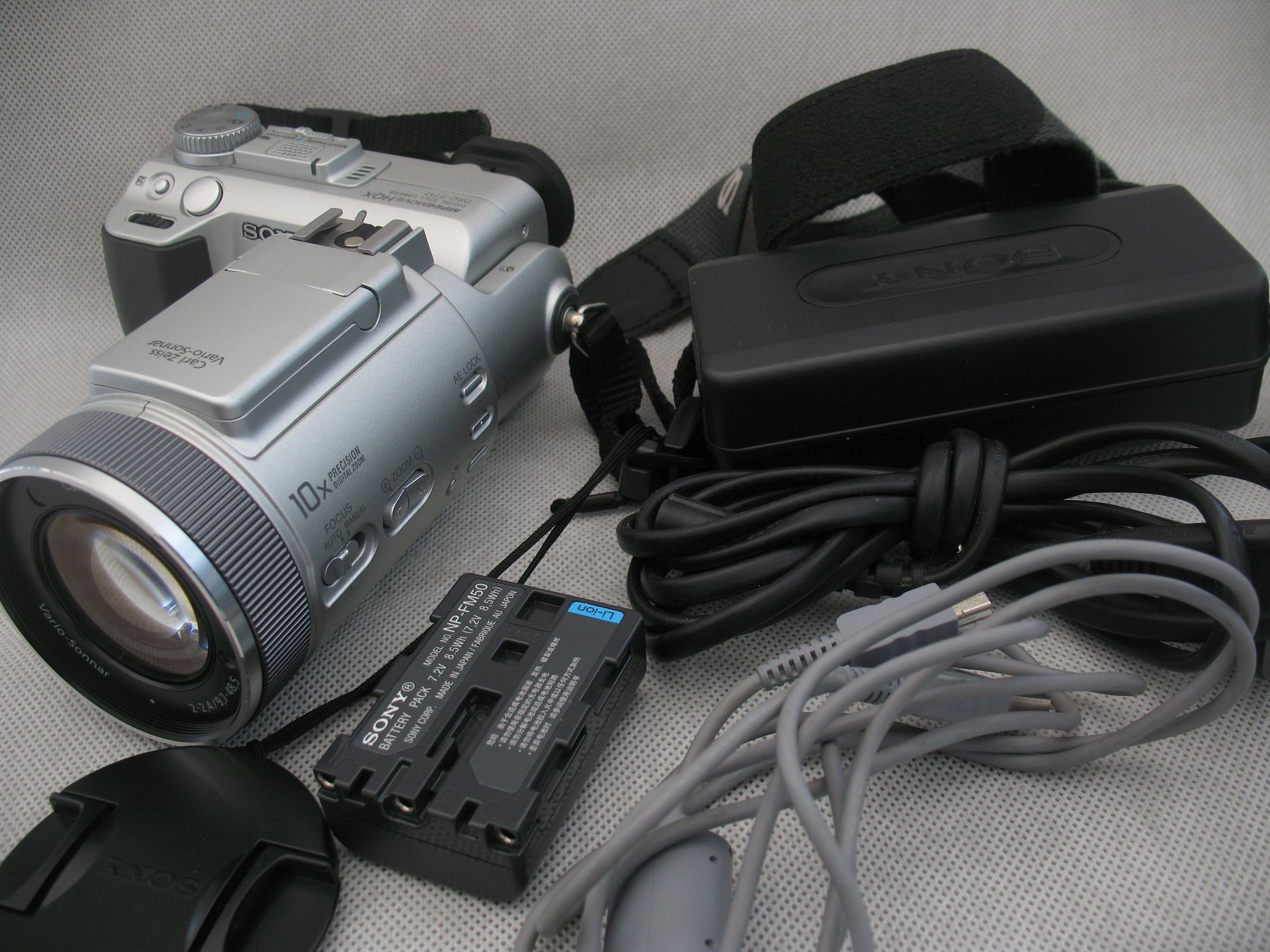索尼F717 蔡斯镜头 红外夜视 2/3CCD F2.0大光圈 580元