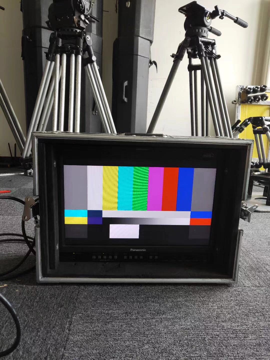  Sold a second-hand Panasonic 1700, 17 inch director monitor. If necessary, please contact us at any time