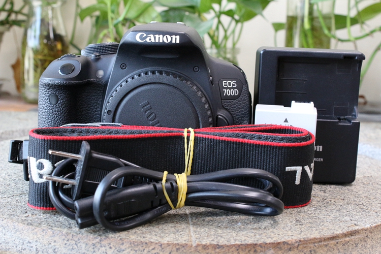 95新二手 Canon佳能 700D 单机 专业单反相机 010632