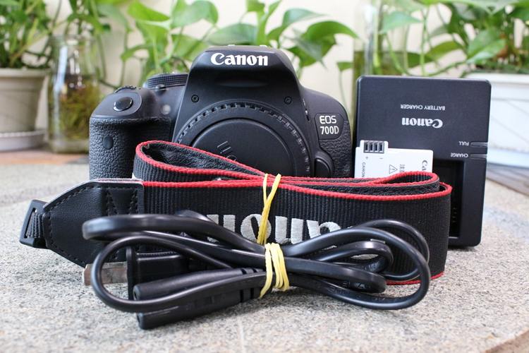 95新二手 Canon佳能 700D 单机 专业单反相机 000233