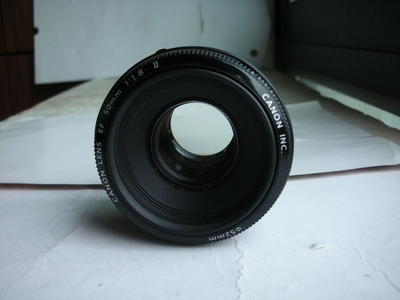 很新佳能 EF 50mm f/1.8 II镜头，成像好，价廉物美