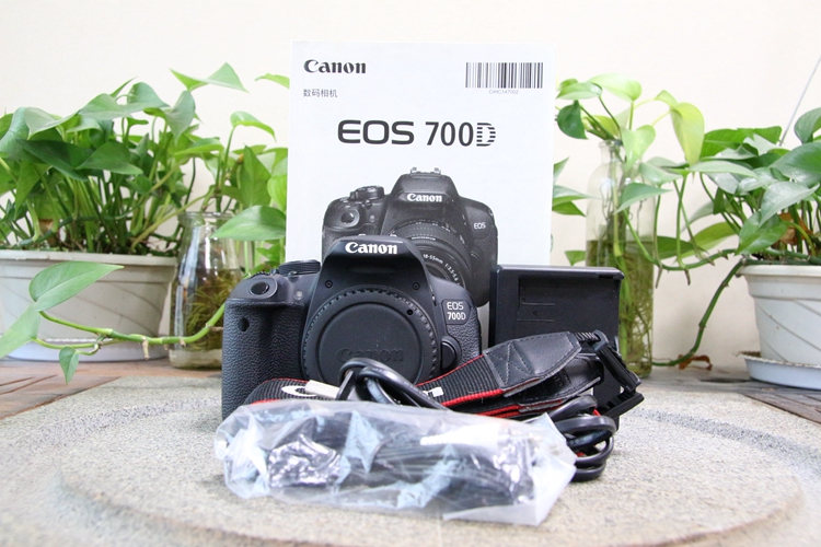 96新二手 Canon佳能 700D 单机 专业单反相机 027196