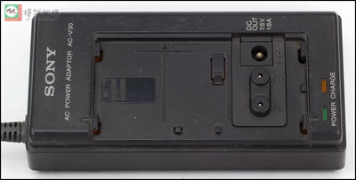 索尼摄像机 充电器/适配器AC-V30