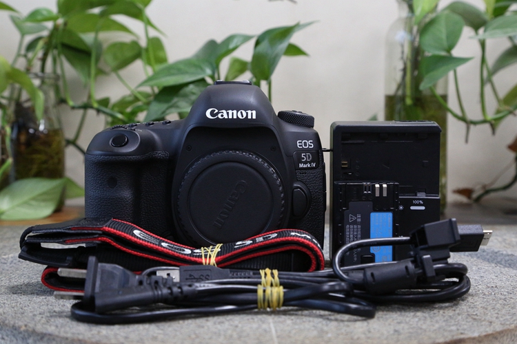 96新二手Canon佳能 5D4 单机 高端单反相机 000808武