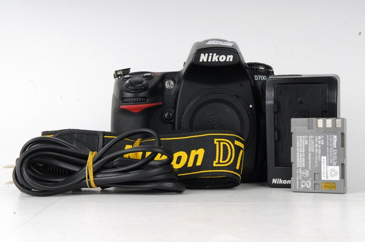 90新二手Nikon尼康 D700 单机 快门13590次回收 503725