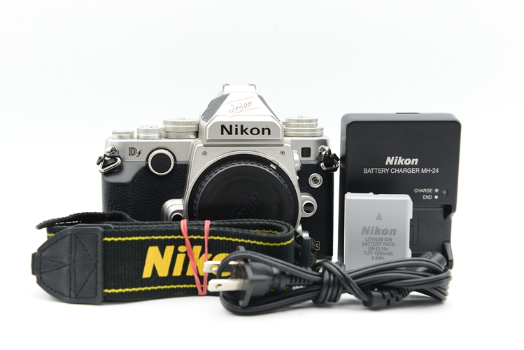 95新二手Nikon尼康 Df 单机 快门20300次银色可回收 003788