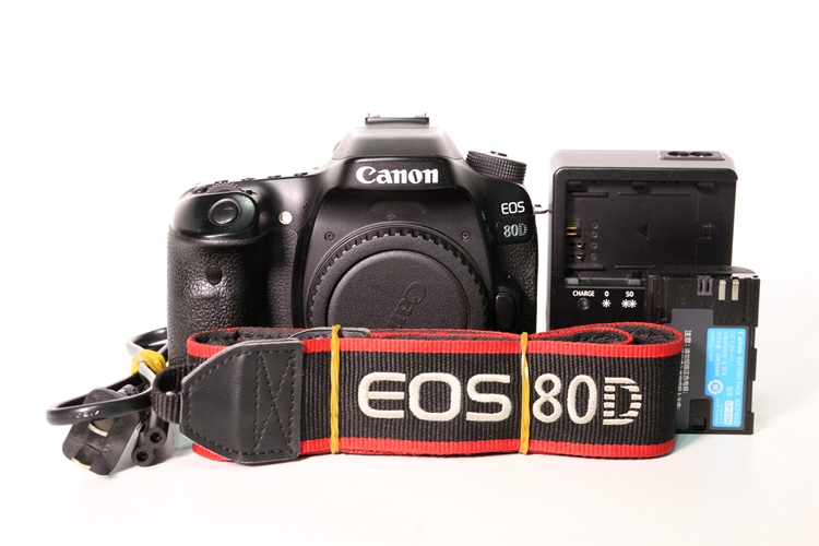 90新二手 Canon佳能 80D 单机 专业单反相机回收000148