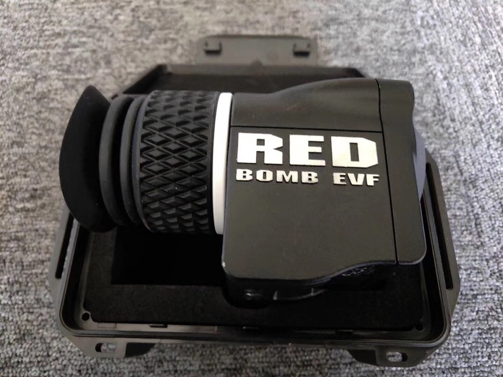99新RED EVF取景器 2个，遥控器一个
