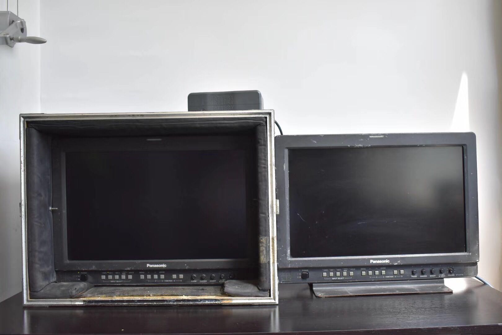  Sold second-hand Panasonic 1710 monitors