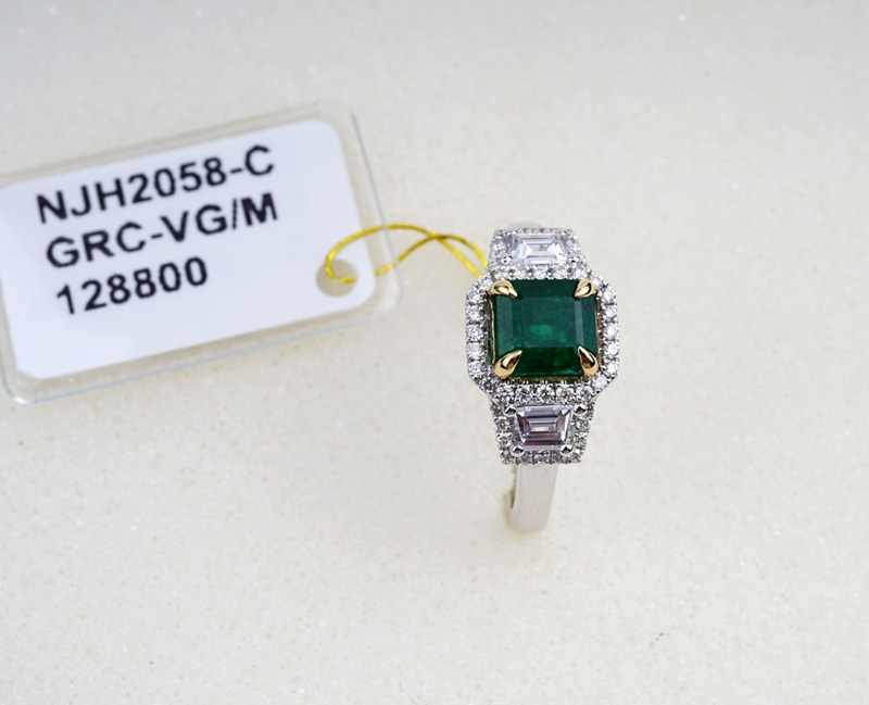 【特价】顶级赞比亚祖母绿宝石 美钻黄/白金戒指 NJH2058-C E1.30