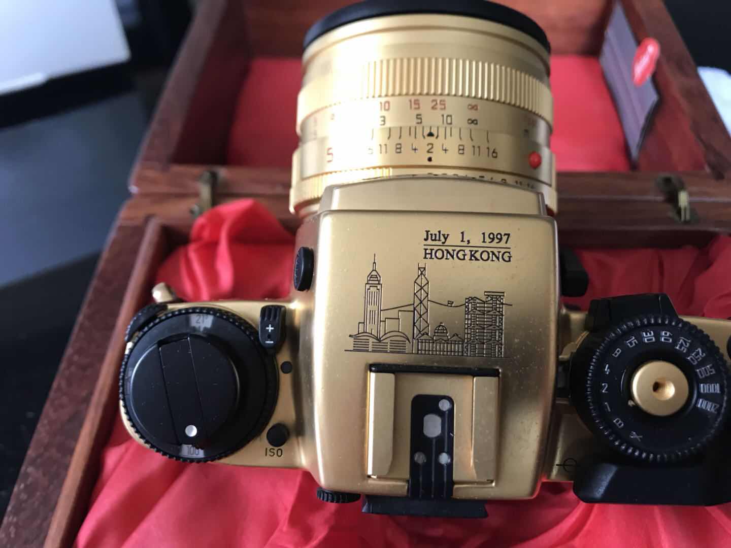 Leica  徕卡R6.2纪念香港回归18K金套机限量版