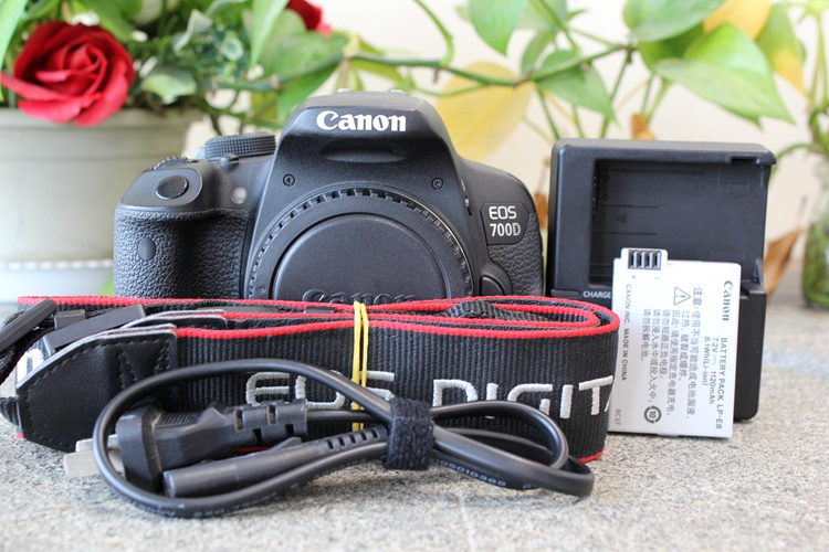 95新二手 Canon佳能 700D 单机 专业单反相机回收055460 
