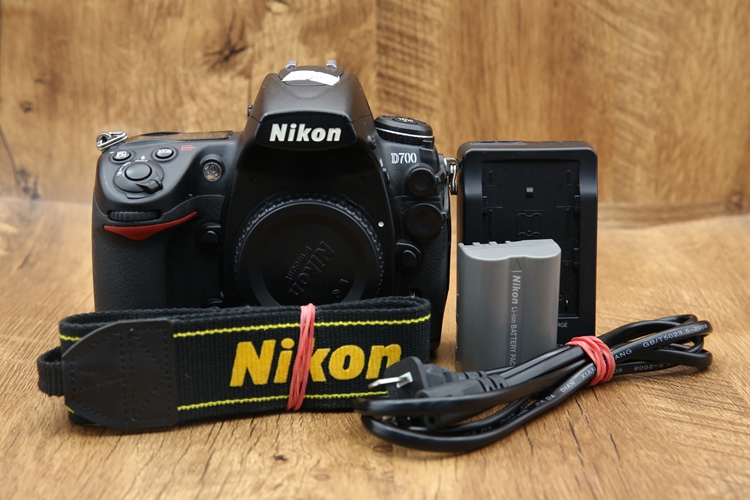 95新二手Nikon尼康 D700 单机 快门20150次回收 518398