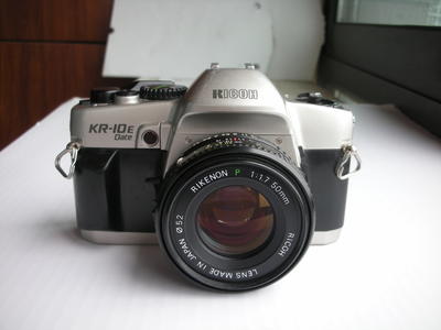 很新理光银色KR-10E单反相机带50mmf1.7镜头，收藏使用