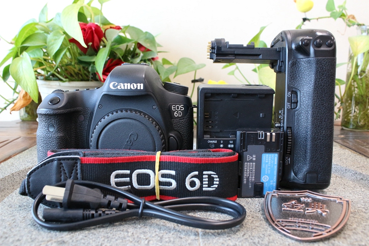 95新二手Canon佳能 6D高端单反相机送佳能BG-E13手柄 001792