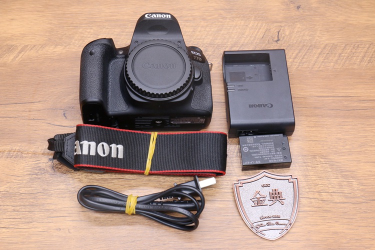 98新二手Canon佳能EOS 77D 单机 入门单反相机回收 000964