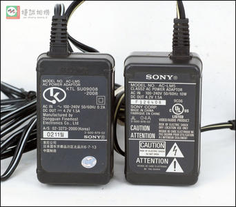 索尼摄像机 充电器/适配器AC-LM5