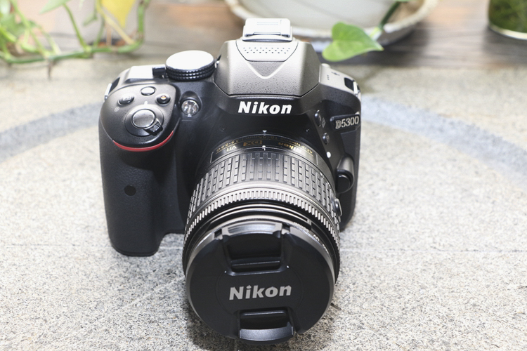 【95新尼康 d5300 套18-55镜头快门数2501次 uv镜411525 559811】