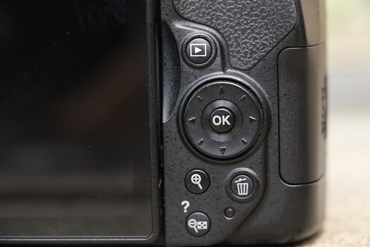 【95新尼康 d5300 套18-55镜头快门数2501次 uv镜411525 559811】