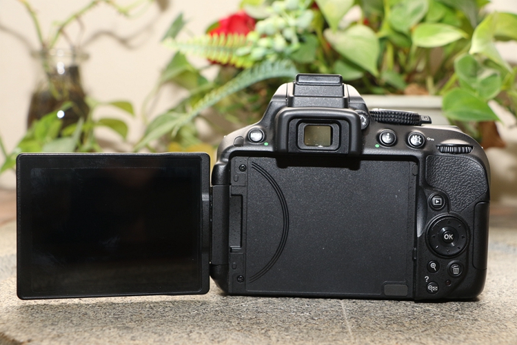 【95新尼康 d5300 套18-55镜头快门数2501次 uv镜411525 559811】