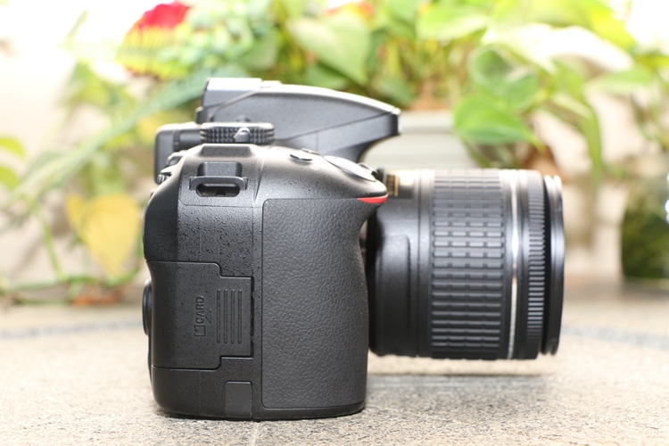 【95新尼康 d5300 套18-55镜头快门数2501次 uv镜411525 559811】