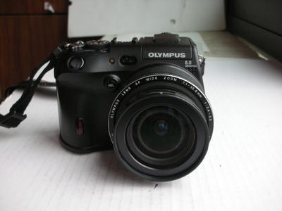 很新奥林巴斯 C8080 经典数码相机，三分之二大CCD，收藏使用