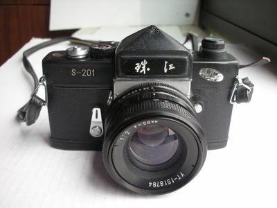 较新珠江S201机械快门相机带58mmf2全黑镜头，送原配皮背带
