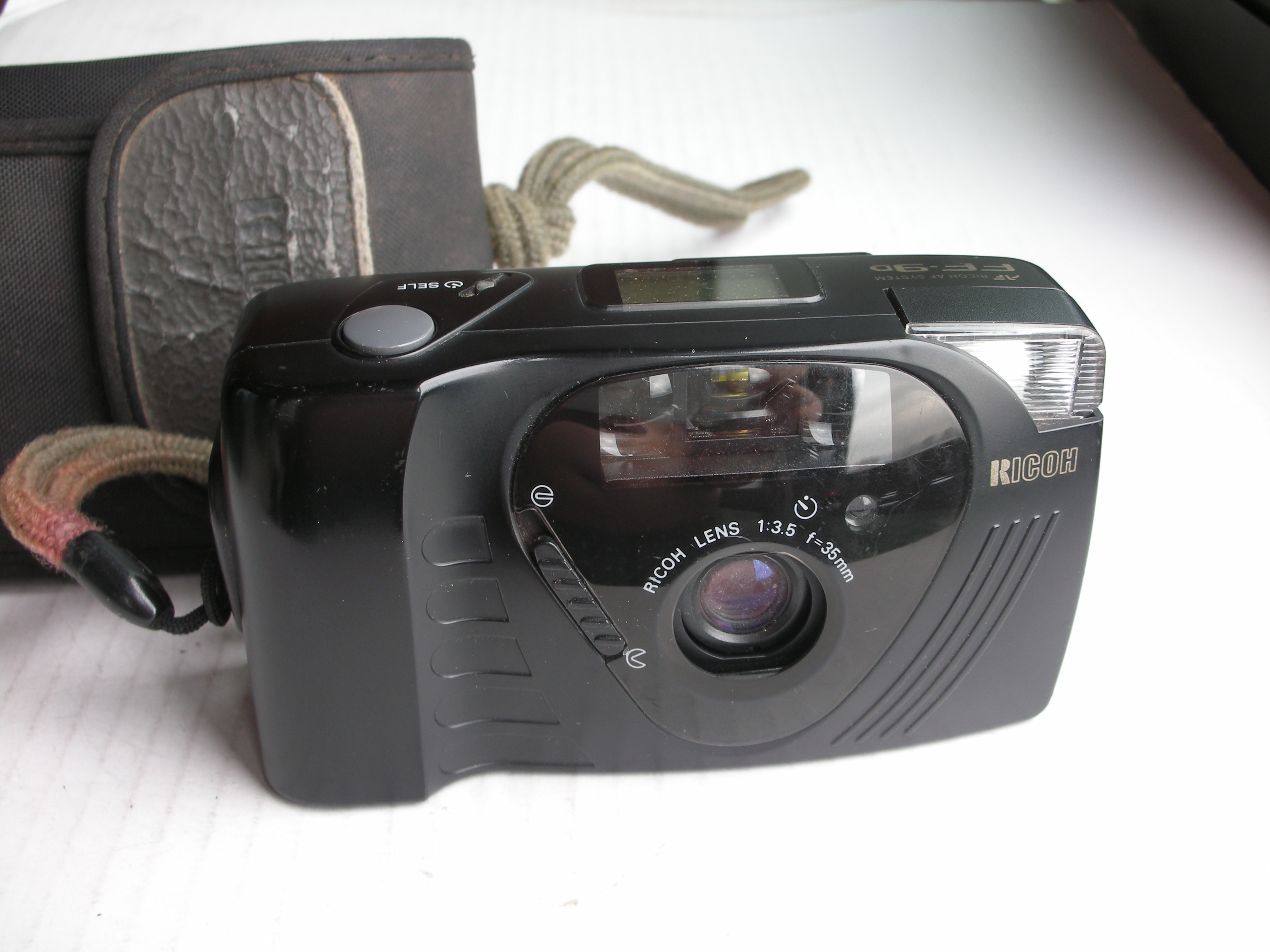 很新理光9D经典定焦镜头相机，送相机套、挂绳，收藏使用均可
