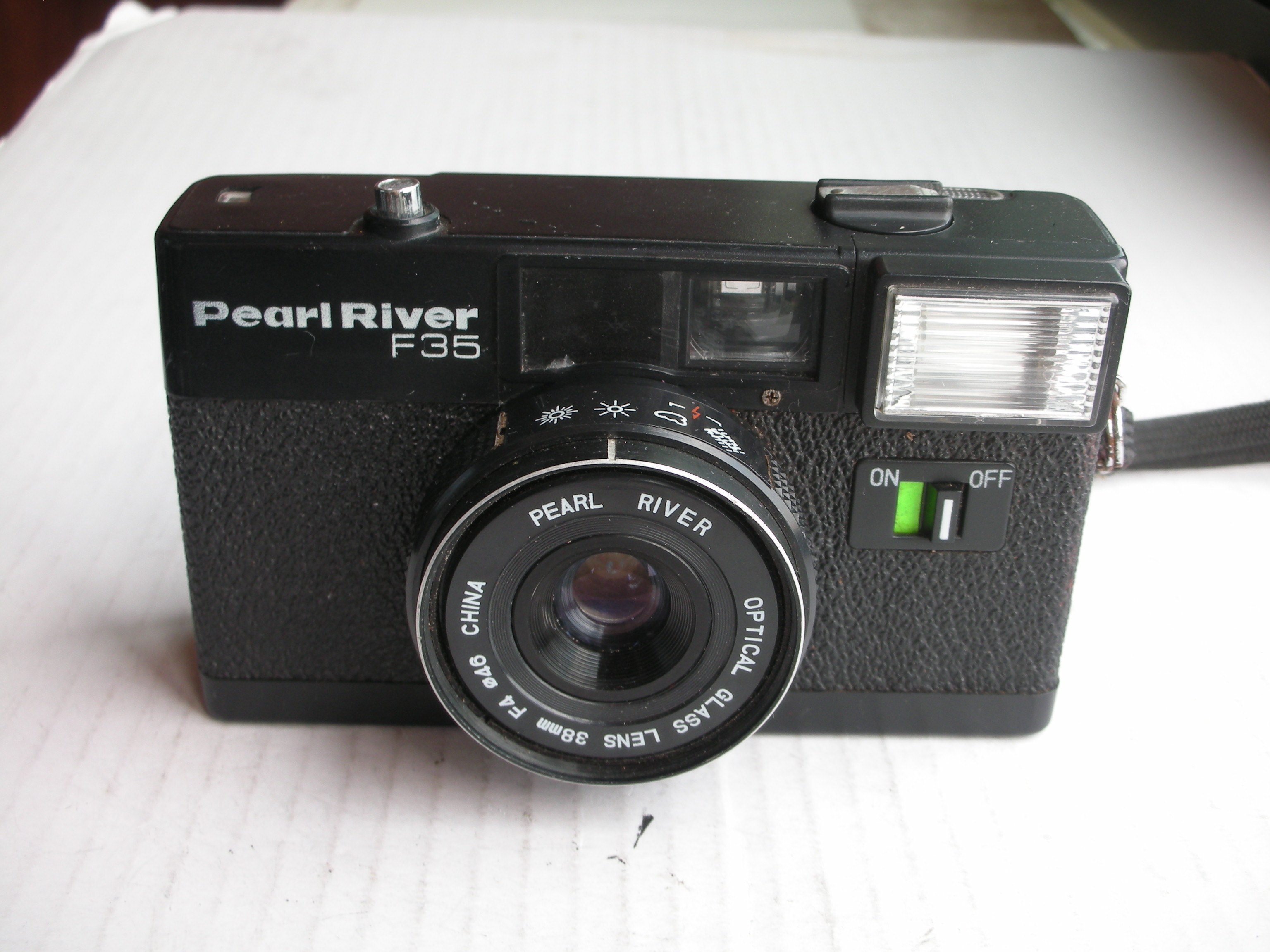 很新珠江F35胶卷相机，功能正常，收藏使用
