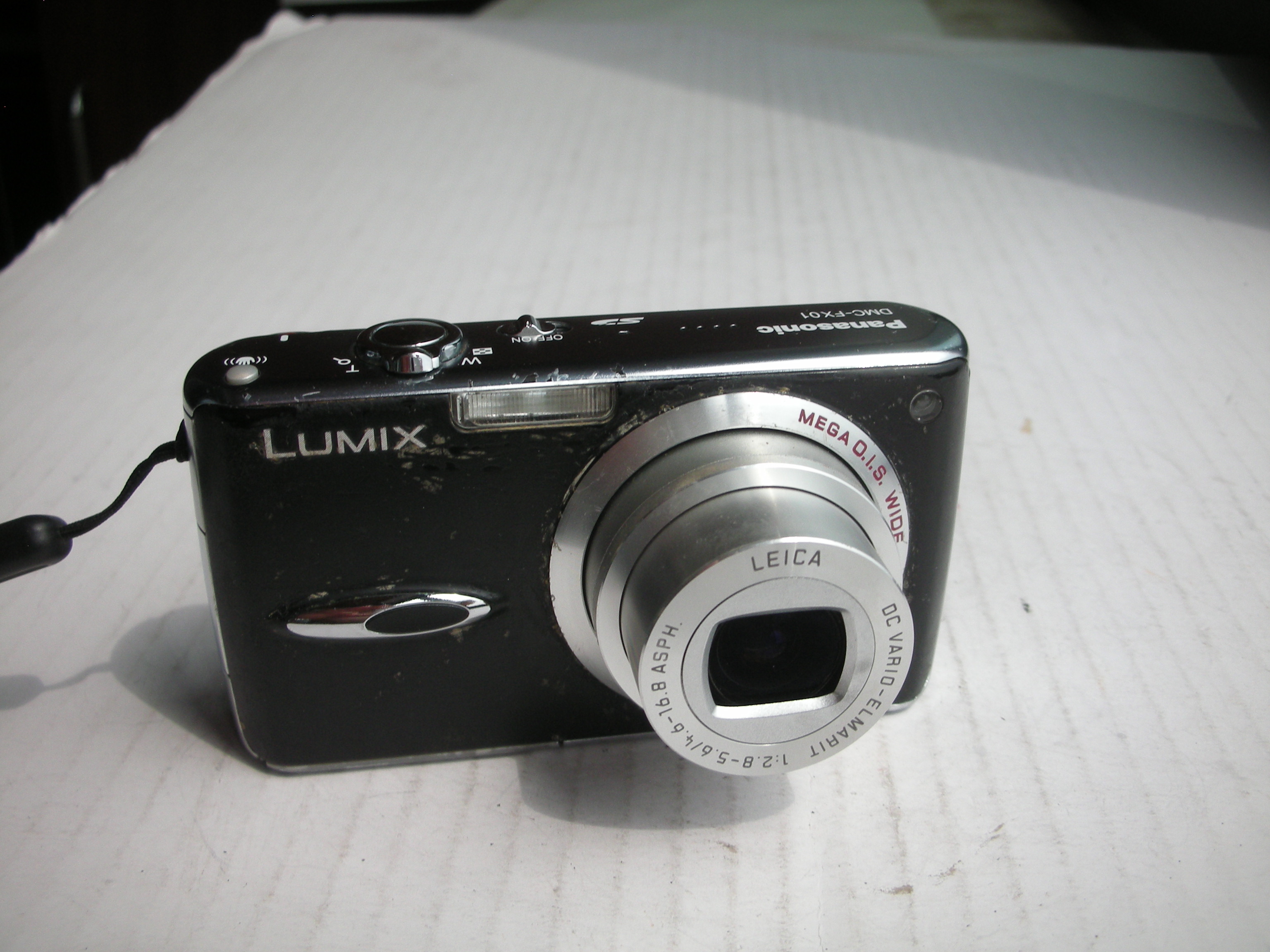 较新松下 FX01GK经典CCD数码相机，光学防抖，28mm广角镜头