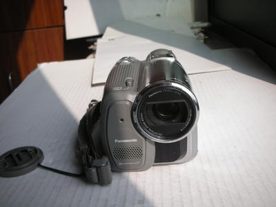 很新日本松下 GS78GK数码摄像机，3CCD，收藏使用均可