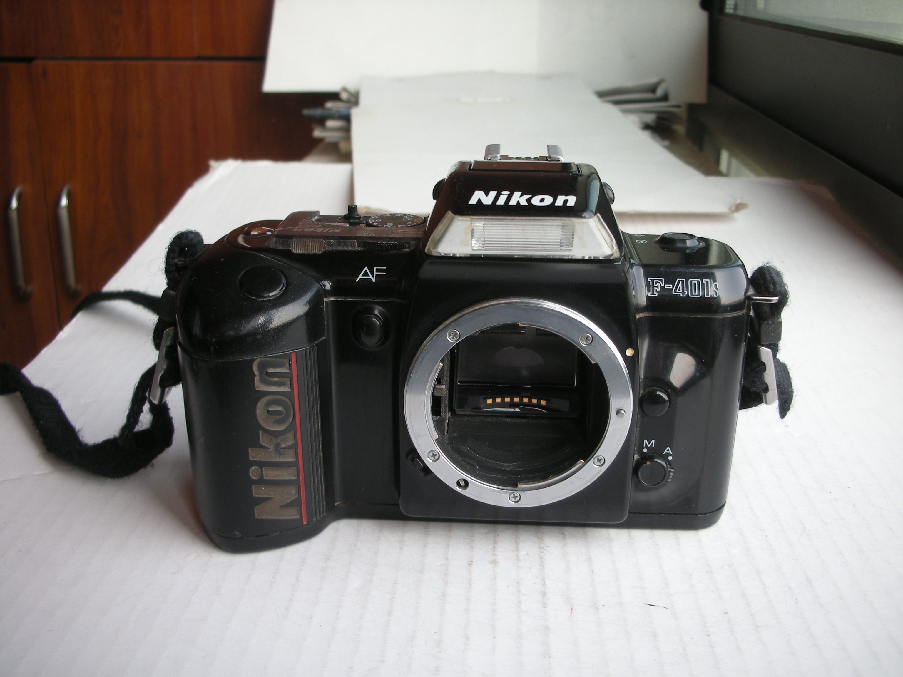 较新尼康F401自动对焦单反相机，收藏使用均可，送原背带