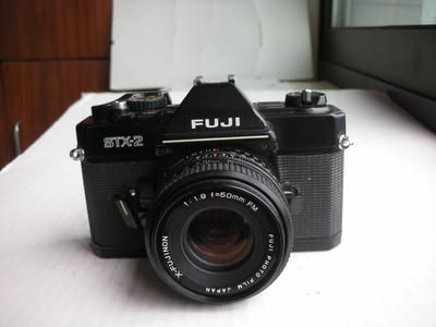 很新富士STX--2经典单反相机带50mmf1.9镜头，收藏和使用均可