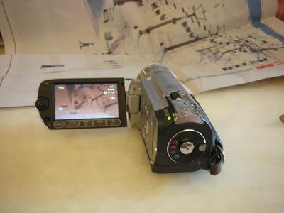 佳能 FS100数码摄像机，使用SD卡，CCD成像