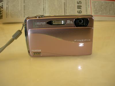 很新富士 Z707数码相机，超大触摸屏幕