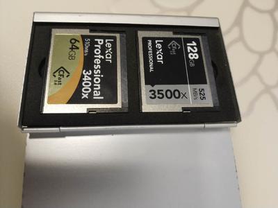 雷克沙 CF 128GB 1066X 64G两张卡外加专用读卡器转让