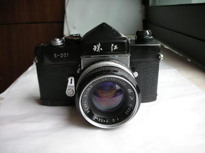 很新珠江S201金属单反相机，带58mmf2镜头，收藏使用