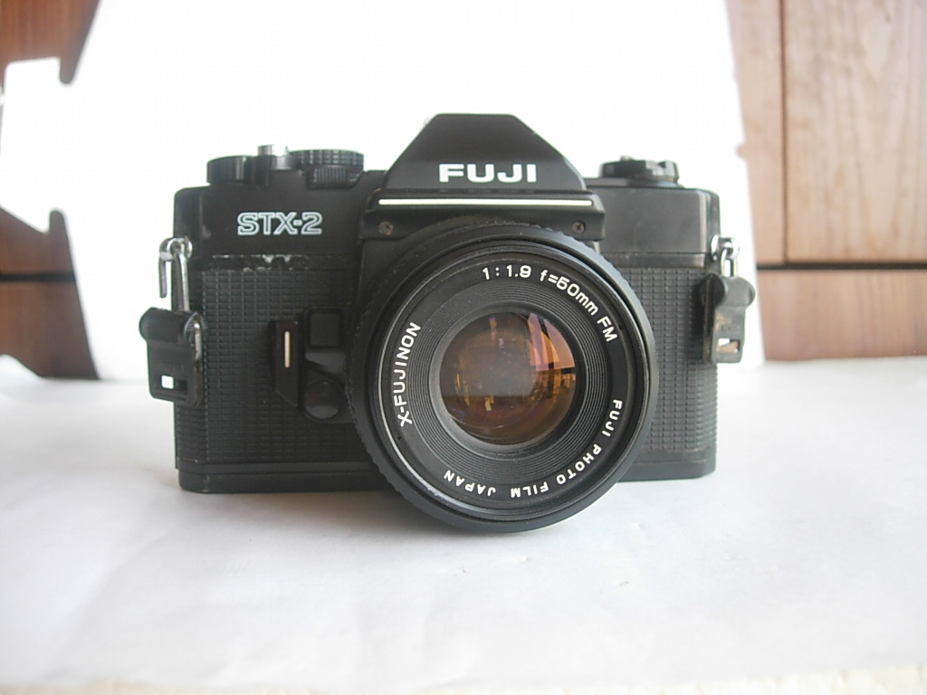 很新富士STX--2经典单反相机带50mmf1.9镜头，收藏使用