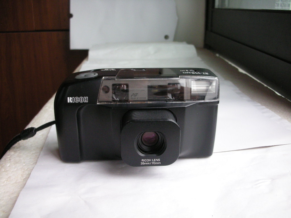 很新理光RT-550型号，35和70mm双定焦镜头相机，收藏使用均可