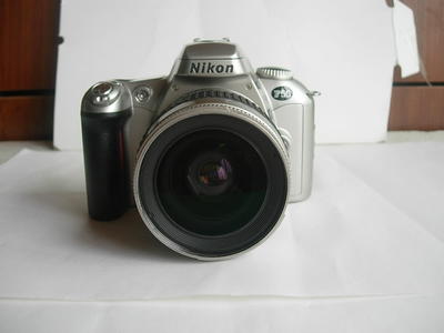 很新尼康F55单反带原厂28--80mmG镜头，相机可使用尼康G系列镜头