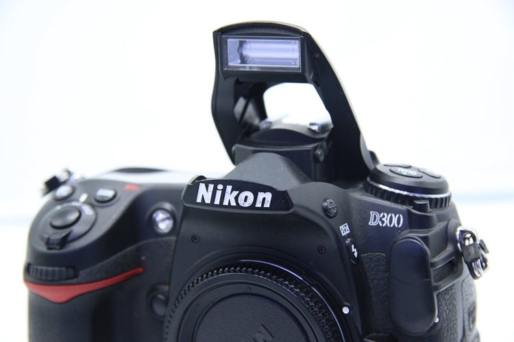 95新二手 nikon尼康 d300 单机 快门13000多次(4740)【深】